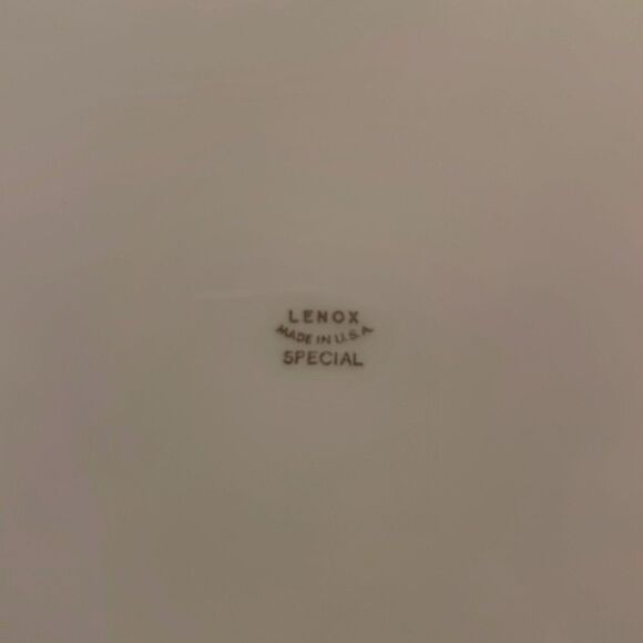 A- Lenox Special Dinner Plate Holly & Berries w/ Gold Trim 10 1/2” set 2 plates - Picture 4 of 4